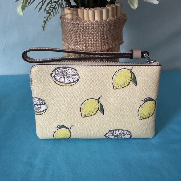 NWT 2025 Coach lemon print leather wristlet - Picture 2 of 4